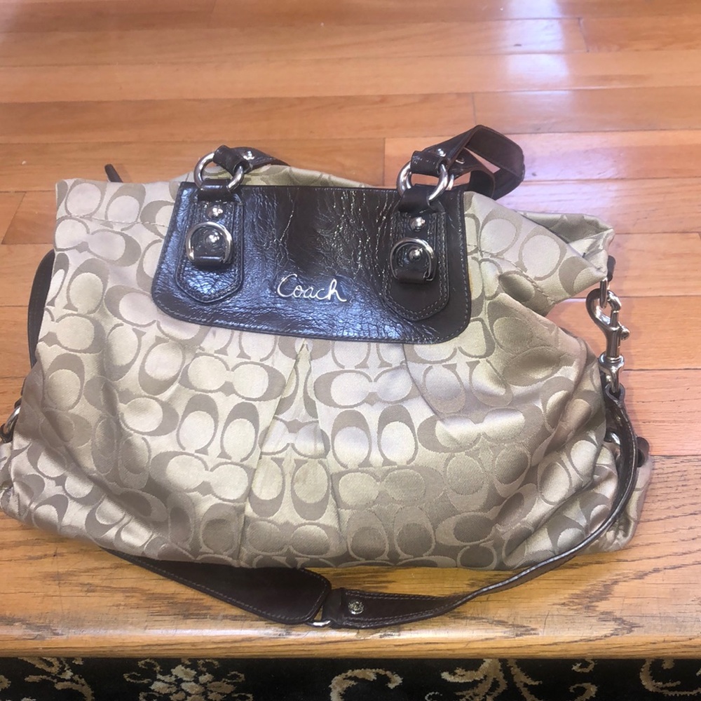 Gently used no more than 3 times coach cross body